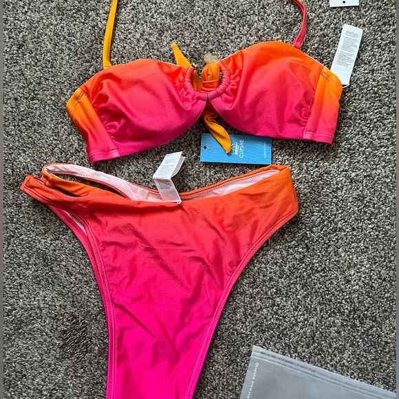 Cupshe bikini - Picture 1 of 8